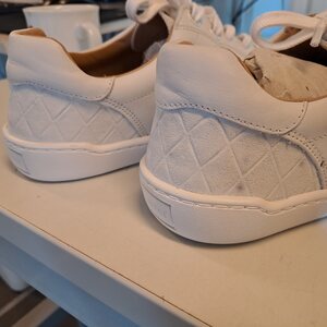 BLifestyle GroundSTYLE (defect in a product)
